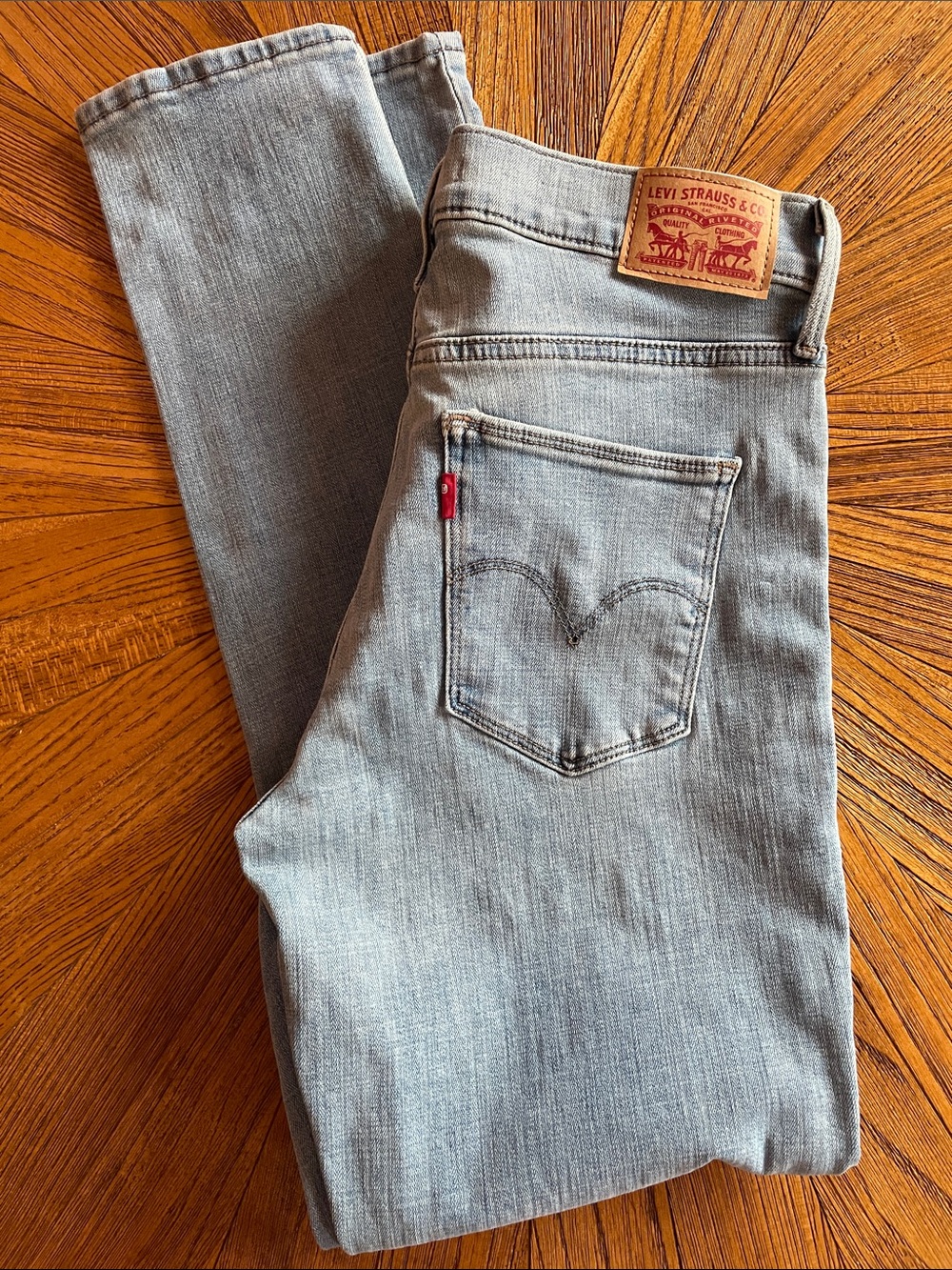 Levi's Women's Skinny Jeans in Light Gray Wash